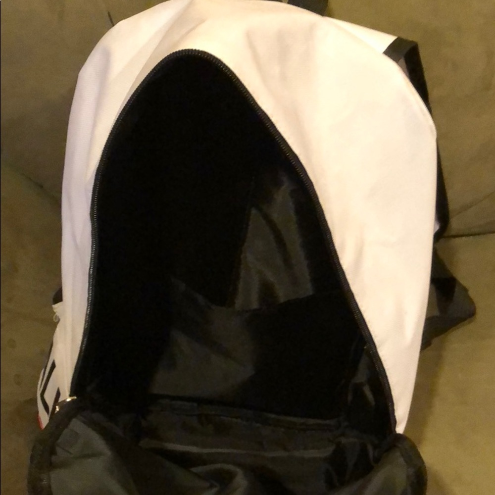 Backpack - Picture 3 of 4